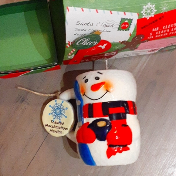 Handcrafted Toasted Marshmallow Martini Candle - Picture 5 of 5